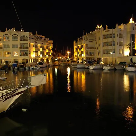 Lujoso Adosado Familiar En La Costa Del Sol Бенальмадена